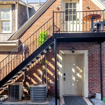 Historic 1920S Brick Beauty In Medical District Apartment